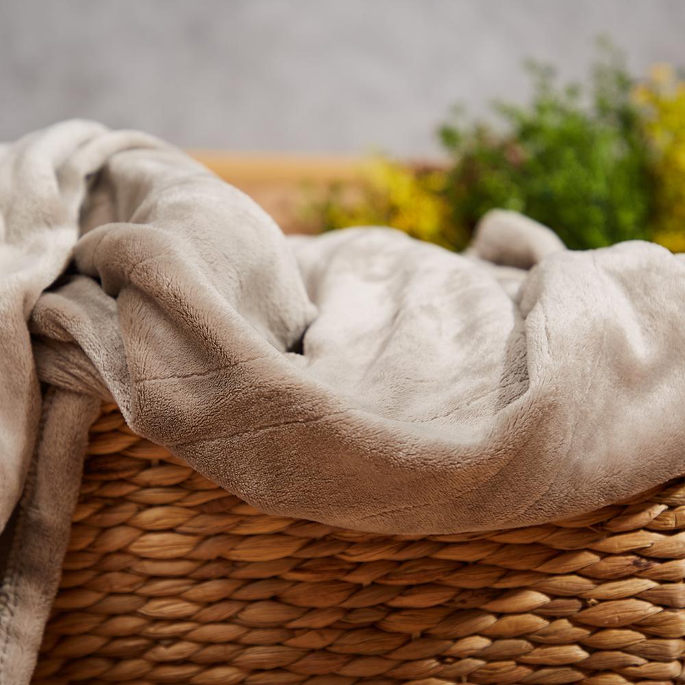 Taupe sähkölämmitteinen peitto 77 x 84 tuumaa, pörröinen veluurihuopa